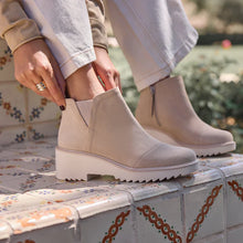Load image into Gallery viewer, Tom's Maude Oatmeal Suede Boot