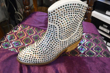 Load image into Gallery viewer, De Blossom Boot Mardi Gras
