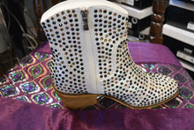 Load image into Gallery viewer, De Blossom Boot Mardi Gras
