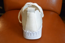 Load image into Gallery viewer, Tulip White on White Platform #4271
