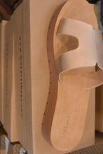 Load image into Gallery viewer, VERA Champagne Sandal
