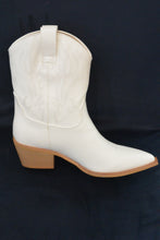 Load image into Gallery viewer, Claire White Boot (short) by Miim
