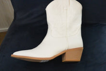 Load image into Gallery viewer, Claire White Boot (short) by Miim
