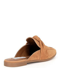 Load image into Gallery viewer, Steve Madden- Camel Sued
