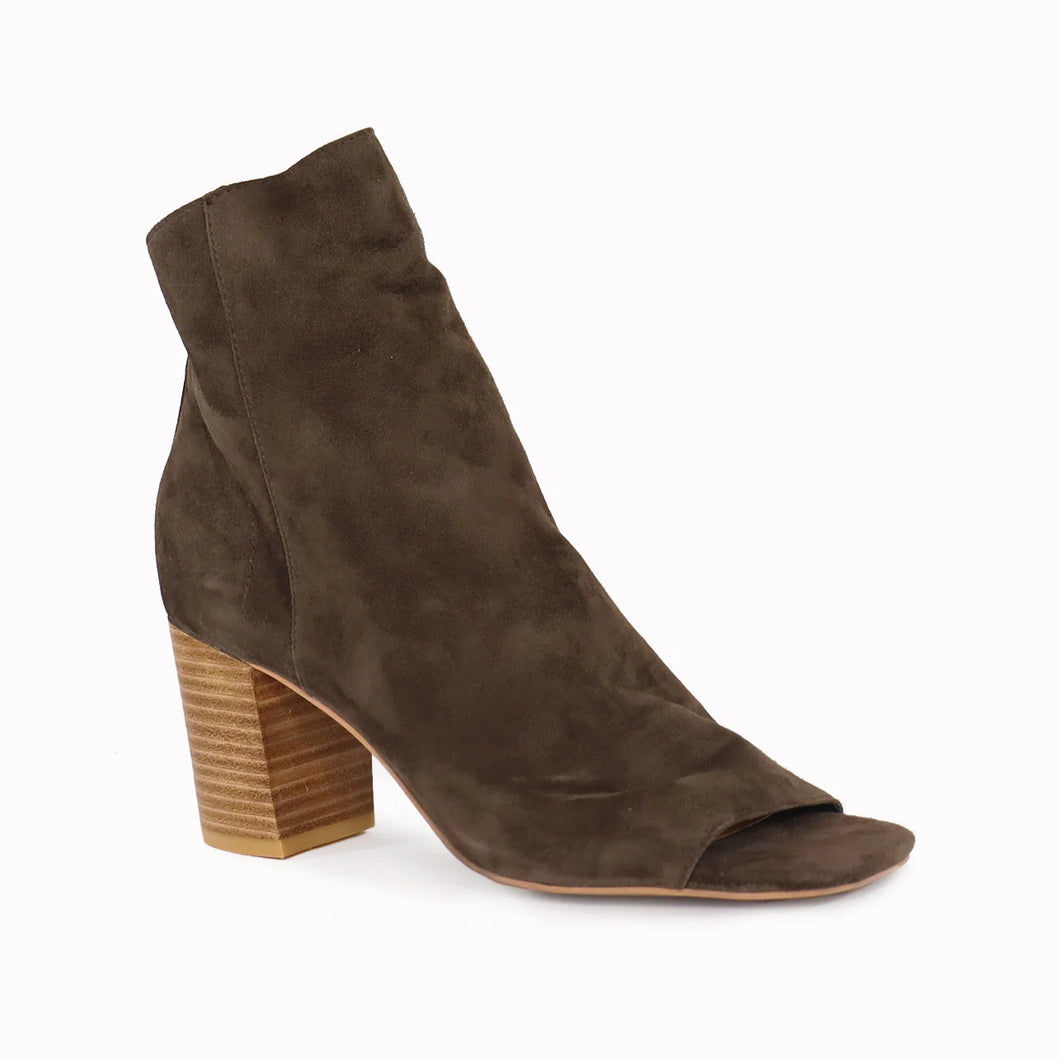 Silent D Cilba Choc. Suede 20%off! WAS 188 less 37.60 NOW 150.40